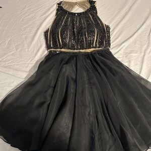 Black Sleeveless prom dress